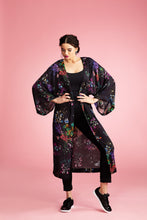 ENNAKKOMYYNTI: Rakkaudella Kimono - Forest is dancing